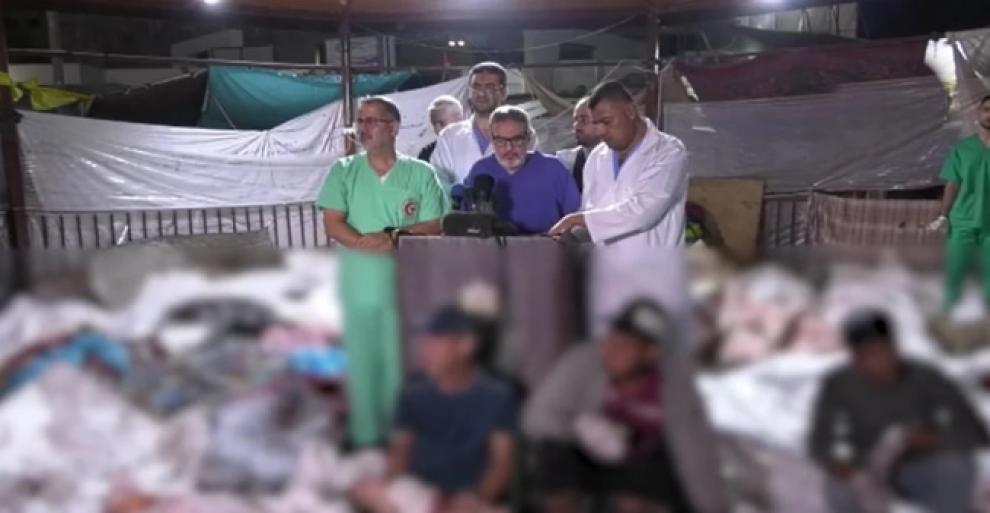Gazze'de hastane saldırısının ardından, cenazelerin arasında basın toplantısı