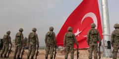 Sınıra dev Türk bayrağı asıldı